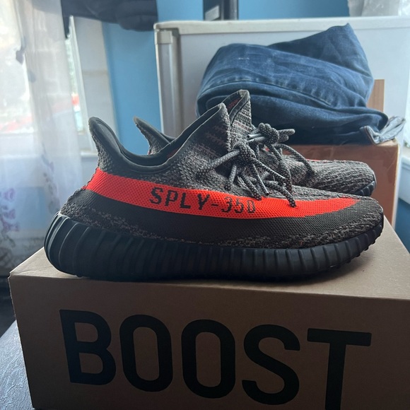 Yeezy 350 V2 Carbon Beluga